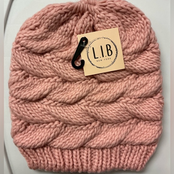 💝Boutique~💓Pink Cable Knit Hat🧶 - Picture 1 of 2